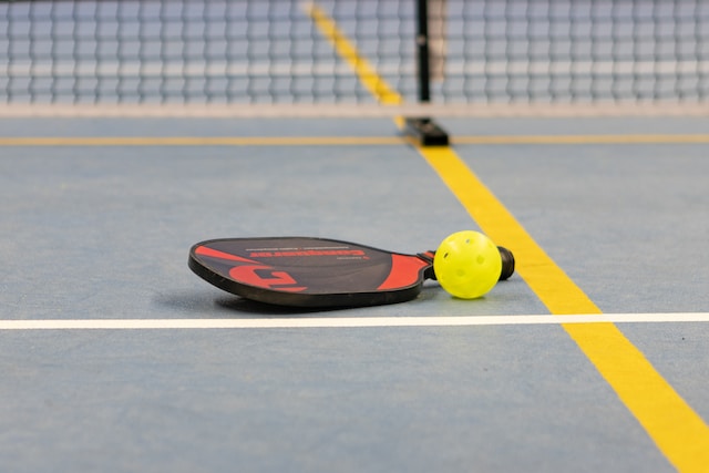 Aluminum vs Wood Pickleball Paddle: Noise